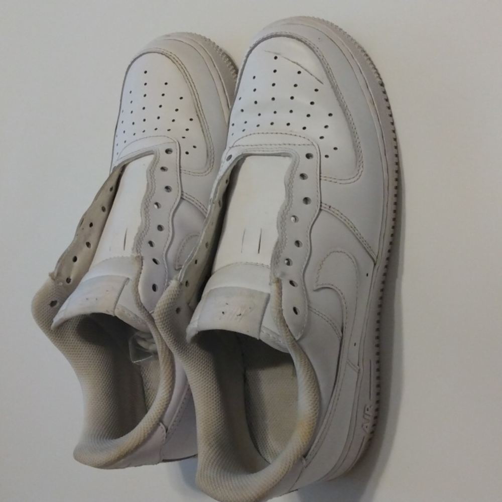 Nike - Picture 2 of 4
